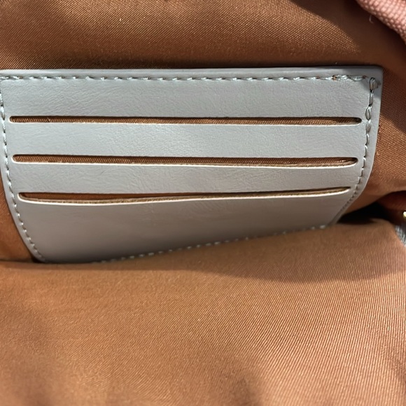 Tan Crossbody Bag Adjustable Decorative Strap Pockets Gold Hardware - Picture 6 of 7